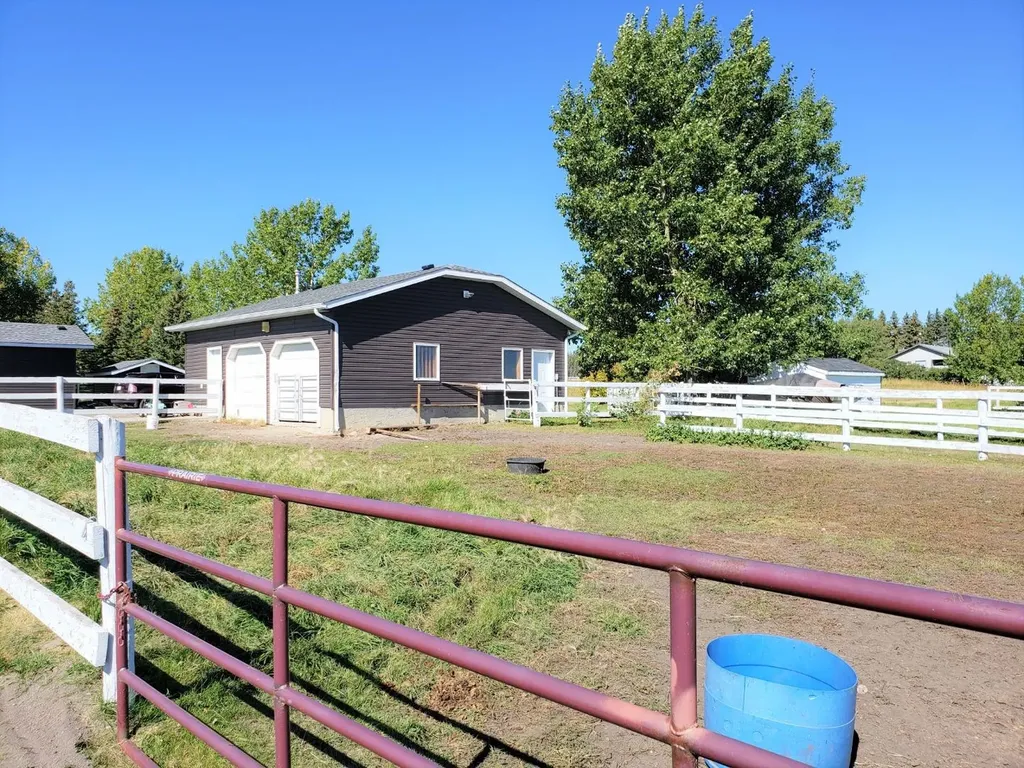 272210 Range Road 291 NE Airdrie AB T4A 2V7