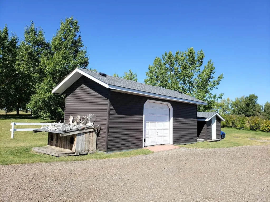 272210 Range Road 291 NE Airdrie AB T4A 2V7