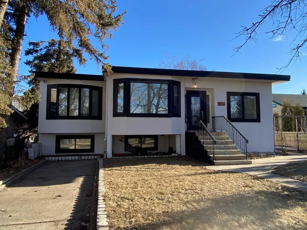 564 5 Street W Brooks AB T1R0B3