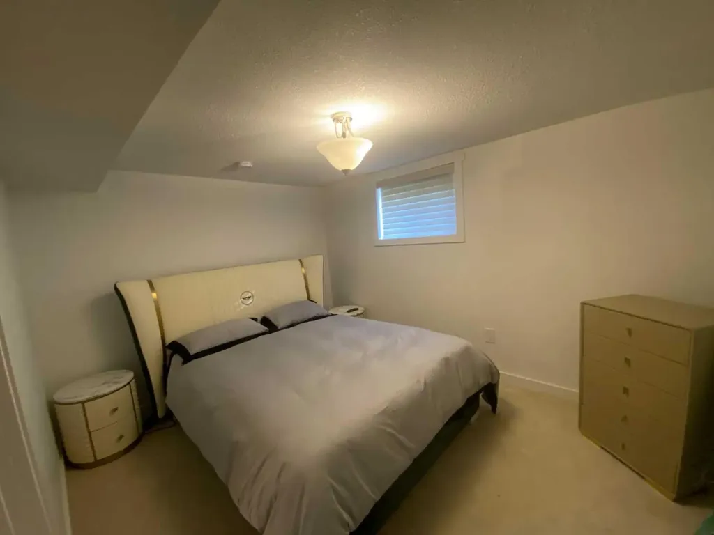 564 5 Street W Brooks AB T1R0B3