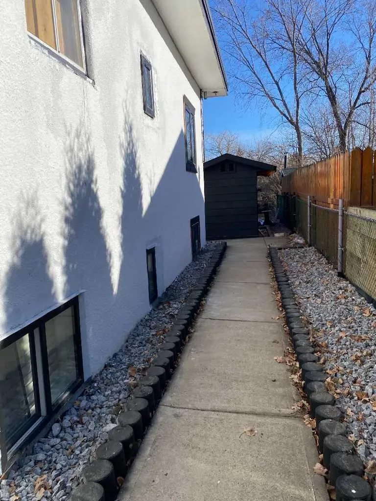 564 5 Street W Brooks AB T1R0B3