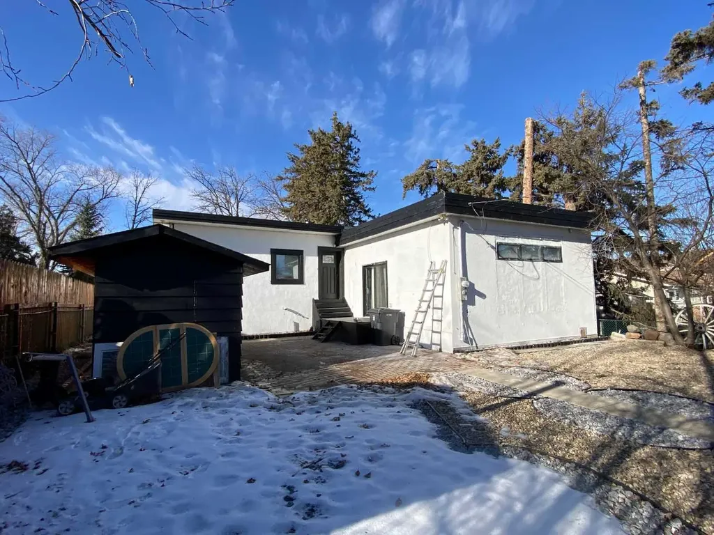 564 5 Street W Brooks AB T1R0B3