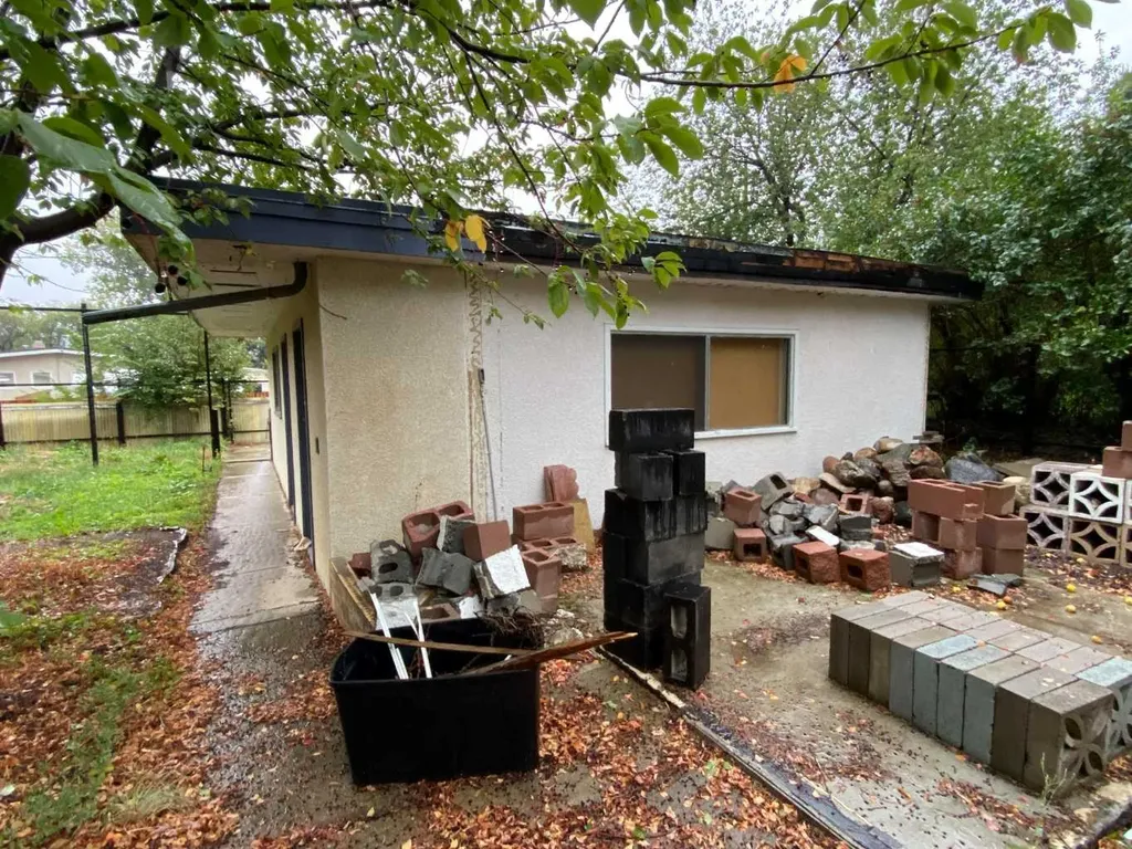 564 5 Street W Brooks AB T1R0B3