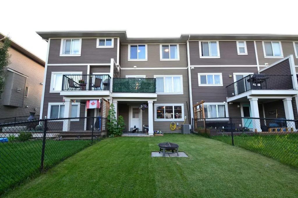 613 Hillcrest Road SW Airdrie AB T4B 4C8