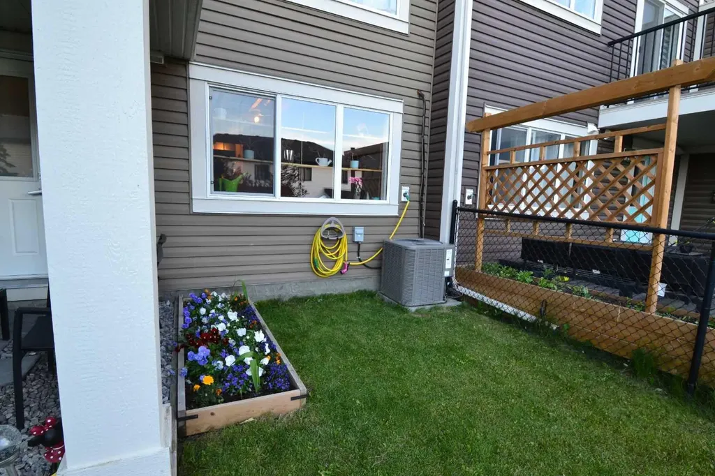 613 Hillcrest Road SW Airdrie AB T4B 4C8