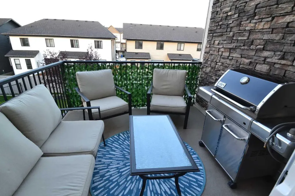613 Hillcrest Road SW Airdrie AB T4B 4C8