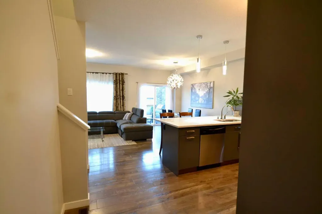 613 Hillcrest Road SW Airdrie AB T4B 4C8