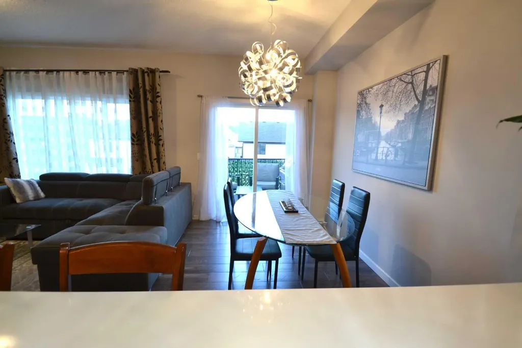 613 Hillcrest Road SW Airdrie AB T4B 4C8