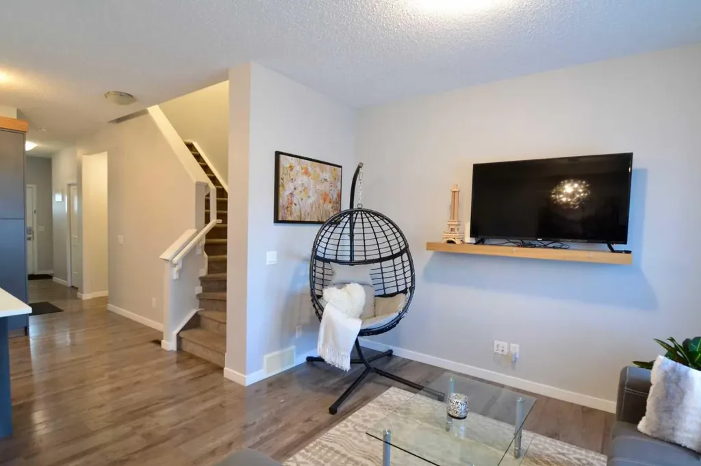 613 Hillcrest Road SW Airdrie AB T4B 4C8