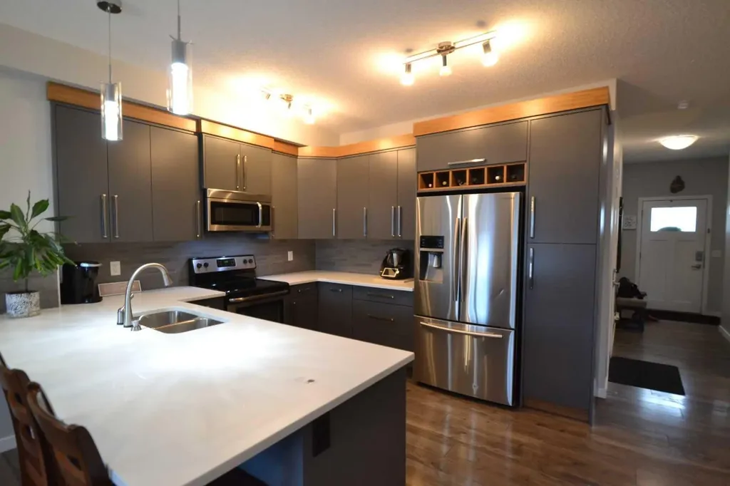 613 Hillcrest Road SW Airdrie AB T4B 4C8