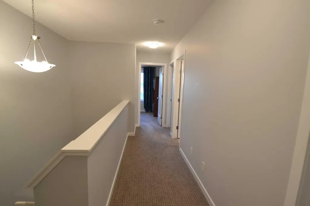 613 Hillcrest Road SW Airdrie AB T4B 4C8
