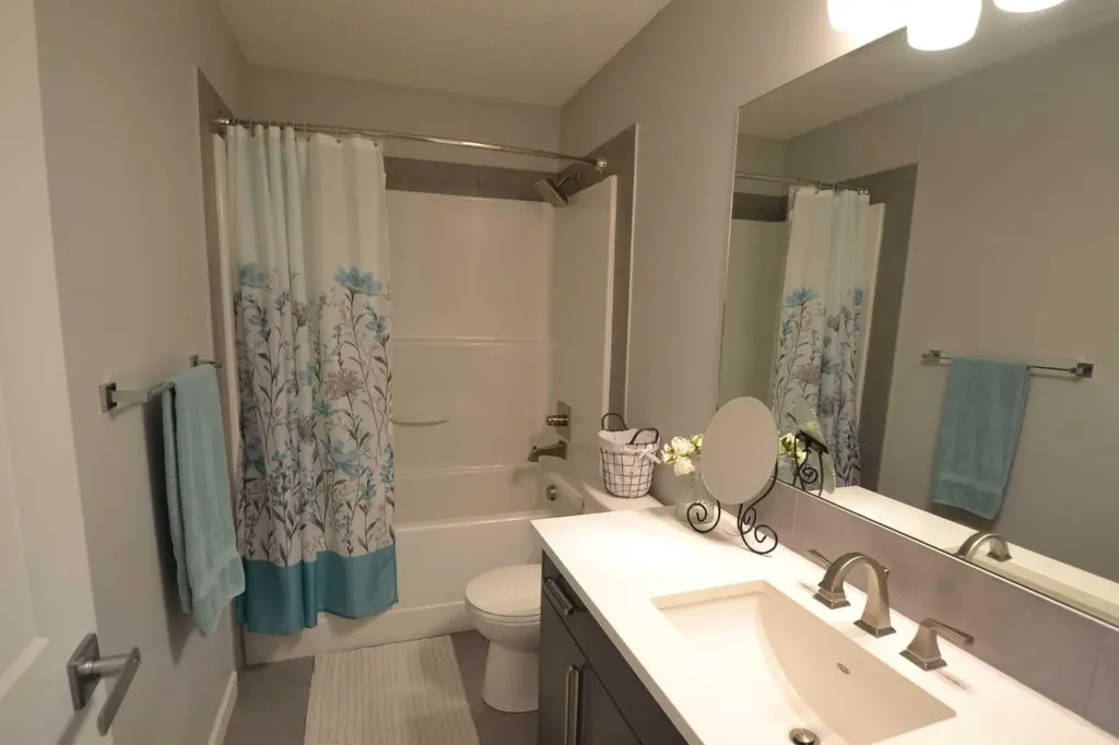 613 Hillcrest Road SW Airdrie AB T4B 4C8