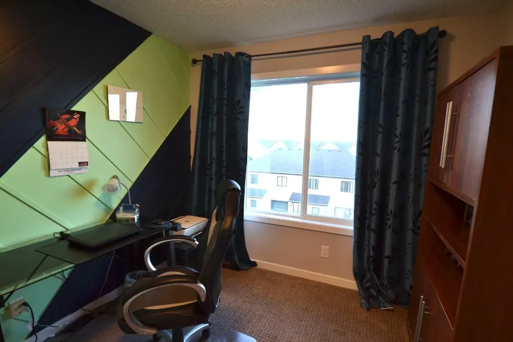 613 Hillcrest Road SW Airdrie AB T4B 4C8