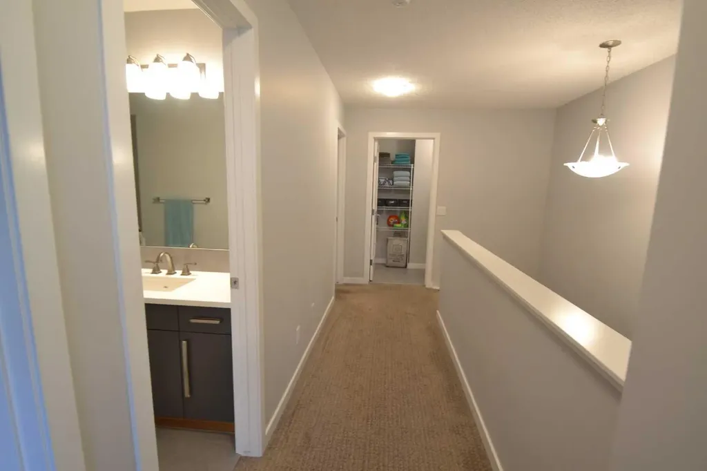 613 Hillcrest Road SW Airdrie AB T4B 4C8