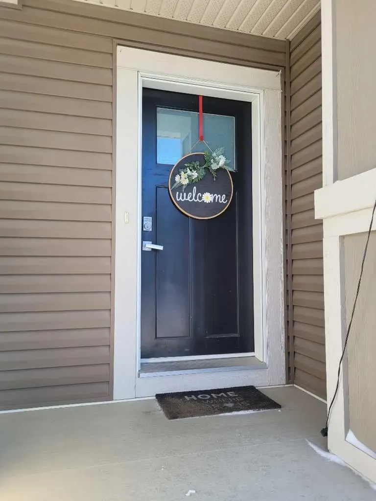 613 Hillcrest Road SW Airdrie AB T4B 4C8