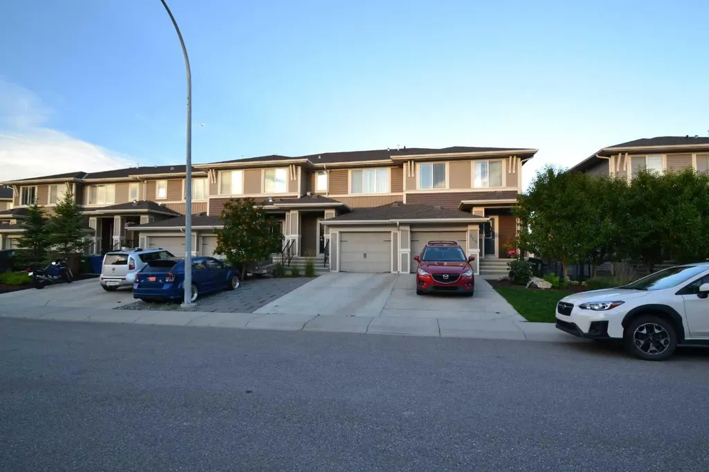 613 Hillcrest Road SW Airdrie AB T4B 4C8