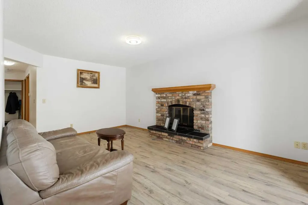 132 Scenic Cove Circle NW Calgary AB T3L 1M9
