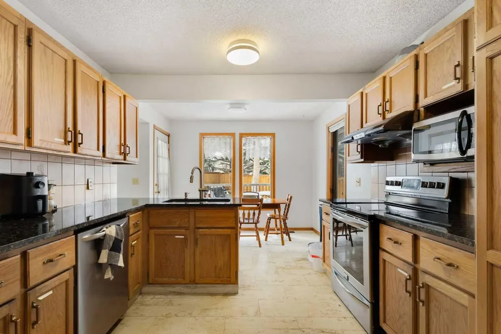 132 Scenic Cove Circle NW Calgary AB T3L 1M9