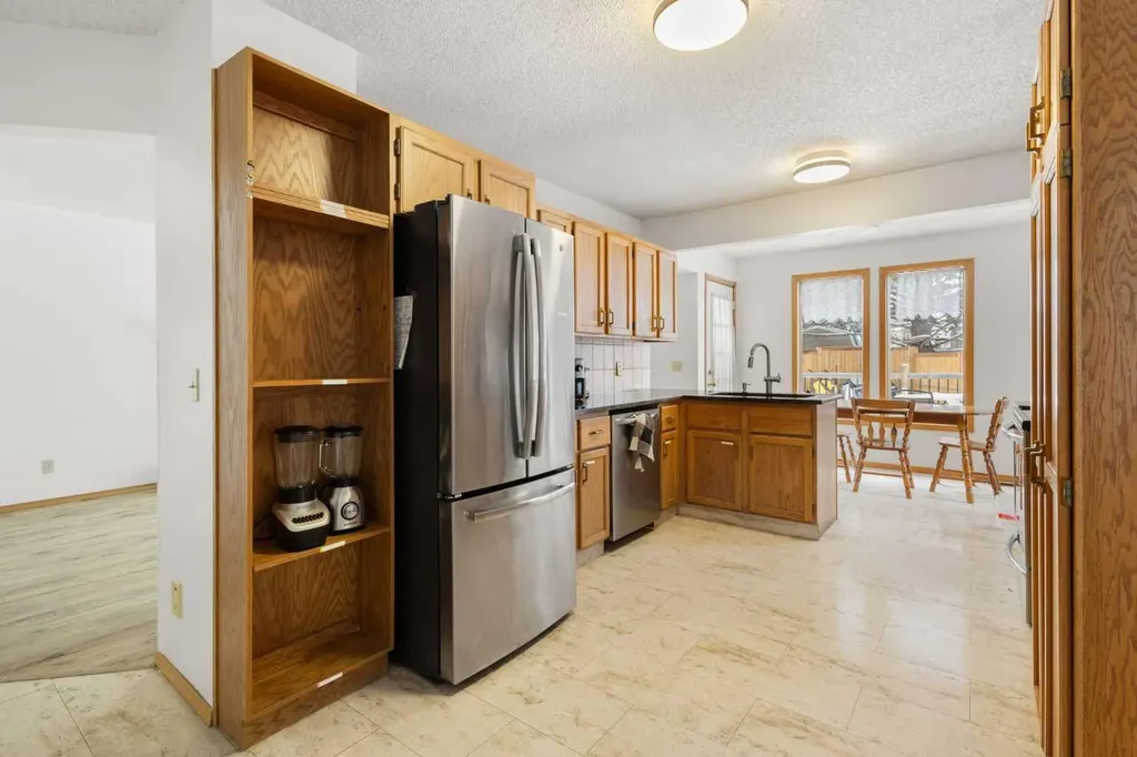 132 Scenic Cove Circle NW Calgary AB T3L 1M9