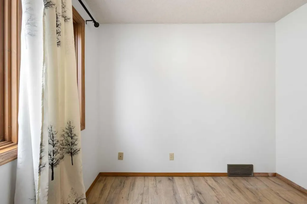 132 Scenic Cove Circle NW Calgary AB T3L 1M9