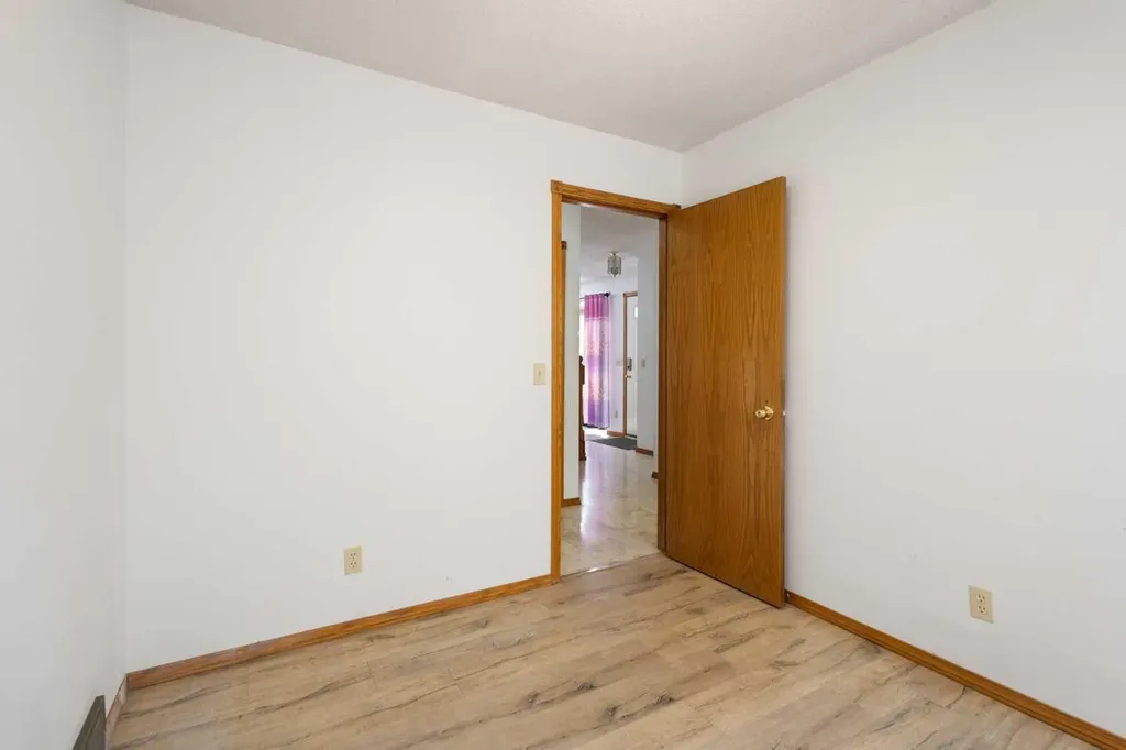 132 Scenic Cove Circle NW Calgary AB T3L 1M9