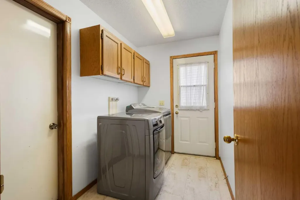132 Scenic Cove Circle NW Calgary AB T3L 1M9