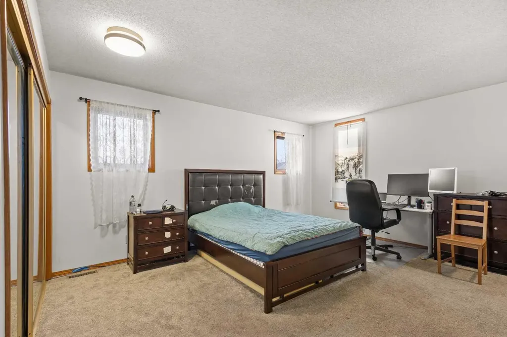 132 Scenic Cove Circle NW Calgary AB T3L 1M9