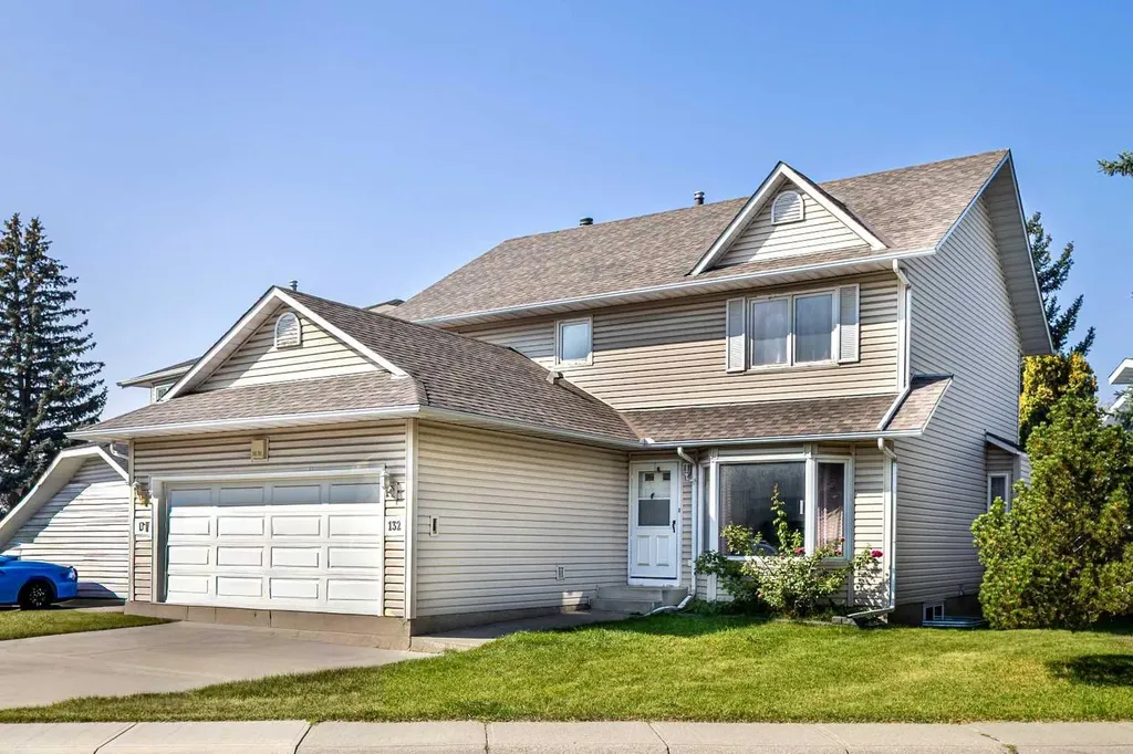 132 Scenic Cove Circle NW Calgary AB T3L 1M9