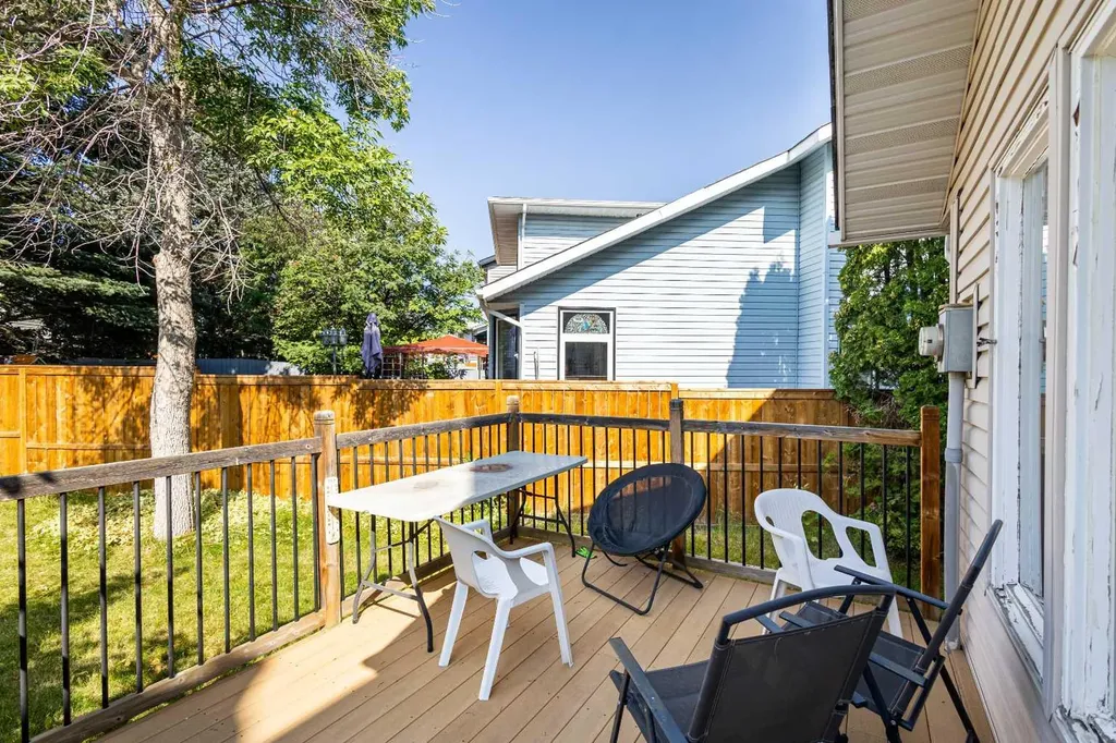 132 Scenic Cove Circle NW Calgary AB T3L 1M9