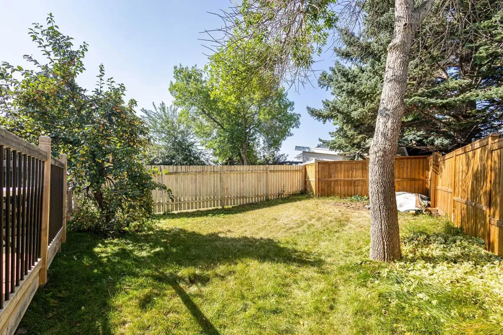 132 Scenic Cove Circle NW Calgary AB T3L 1M9
