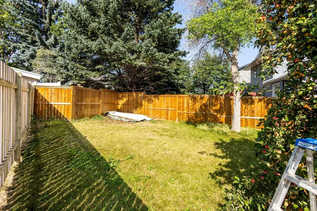 132 Scenic Cove Circle NW Calgary AB T3L 1M9