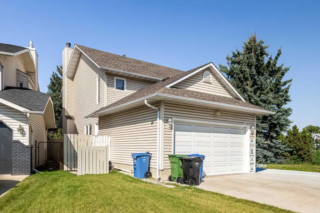 132 Scenic Cove Circle NW Calgary AB T3L 1M9