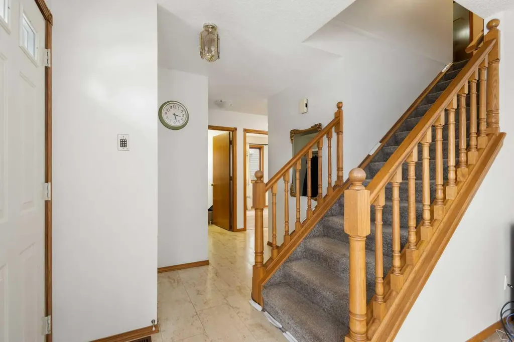 132 Scenic Cove Circle NW Calgary AB T3L 1M9