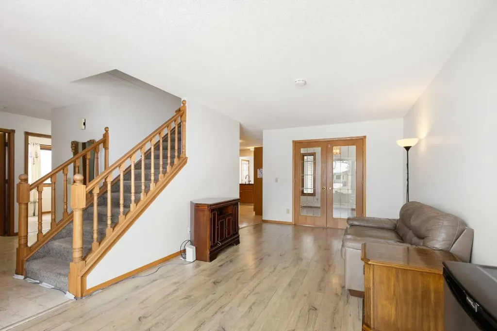 132 Scenic Cove Circle NW Calgary AB T3L 1M9