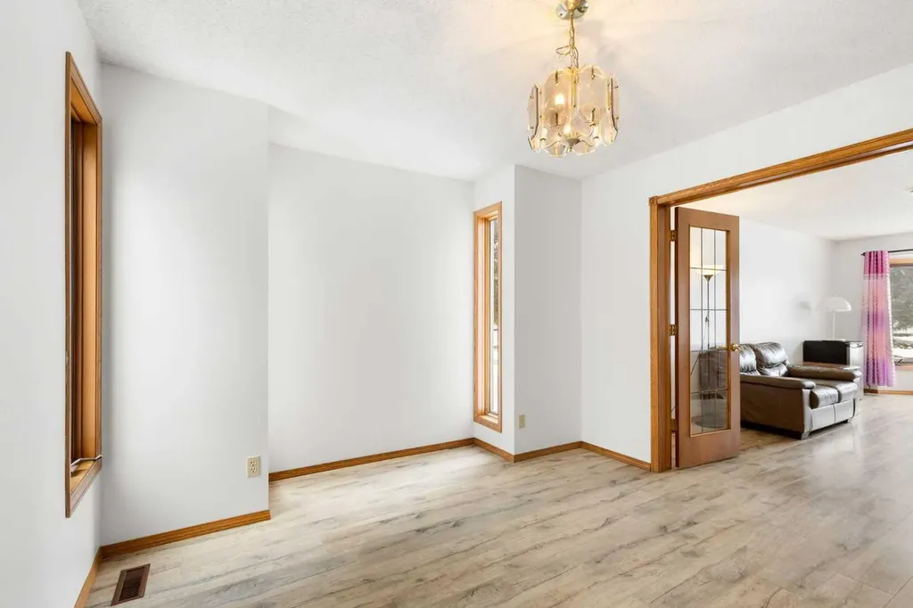132 Scenic Cove Circle NW Calgary AB T3L 1M9