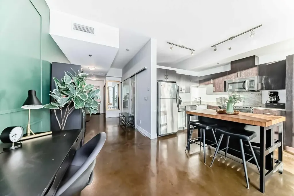 135 13 Avenue SW Calgary AB T2R 0W8