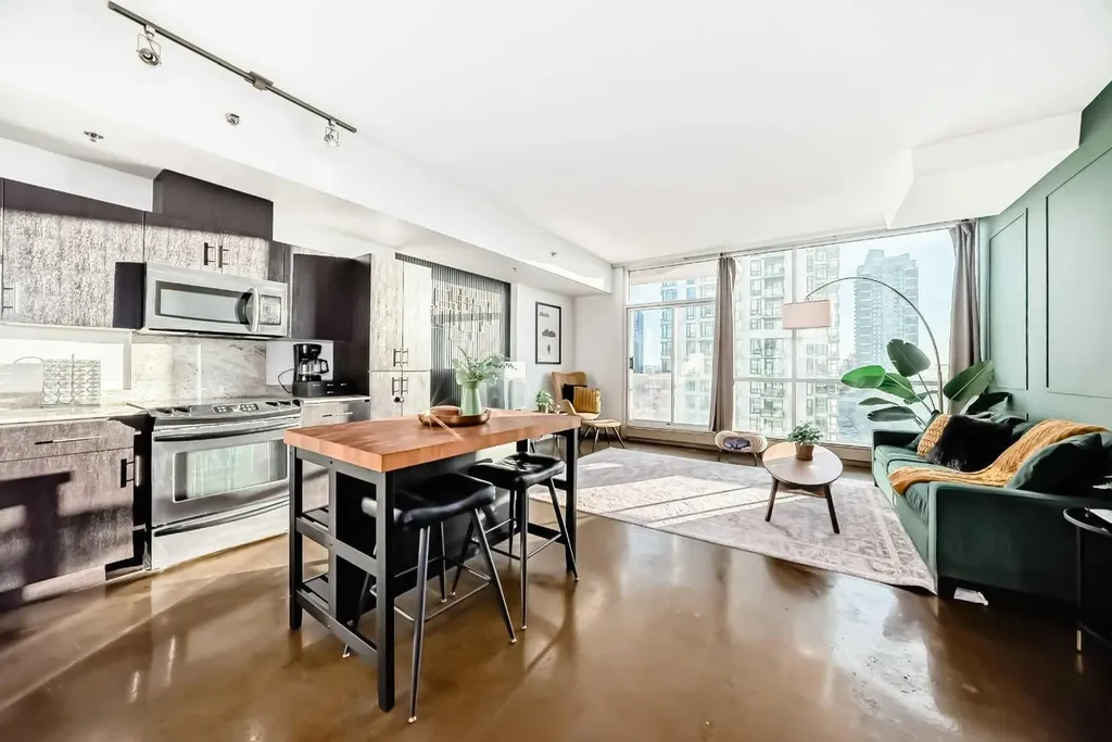 135 13 Avenue SW Calgary AB T2R 0W8