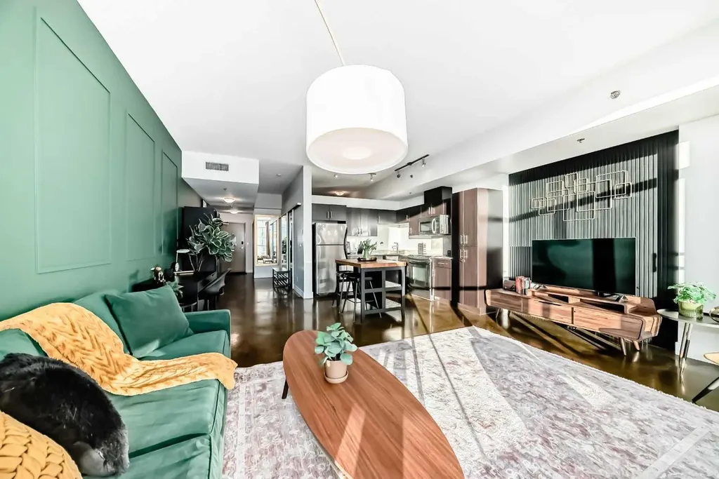 135 13 Avenue SW Calgary AB T2R 0W8