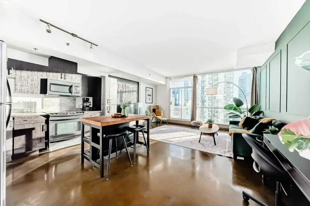 135 13 Avenue SW Calgary AB T2R 0W8