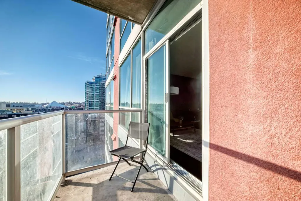 135 13 Avenue SW Calgary AB T2R 0W8