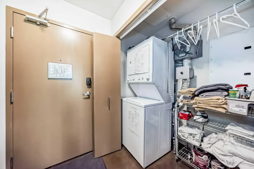 135 13 Avenue SW Calgary AB T2R 0W8