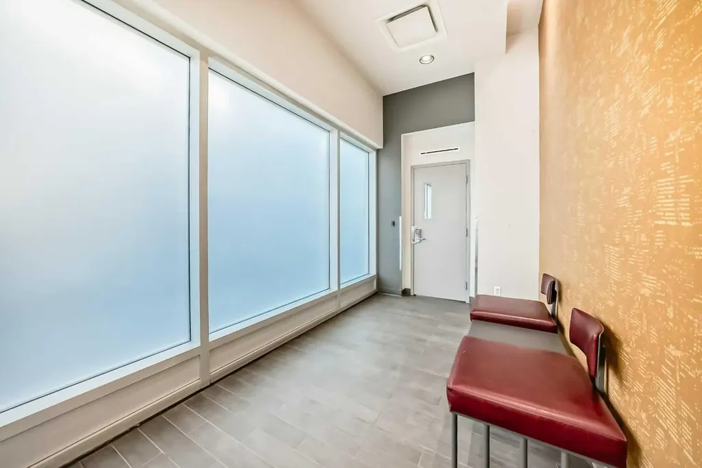 135 13 Avenue SW Calgary AB T2R 0W8