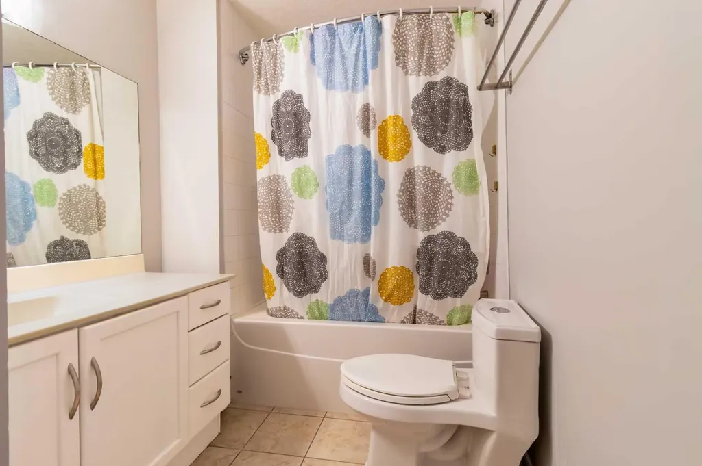 77 Glamis Green SW Calgary AB T3E 6T9