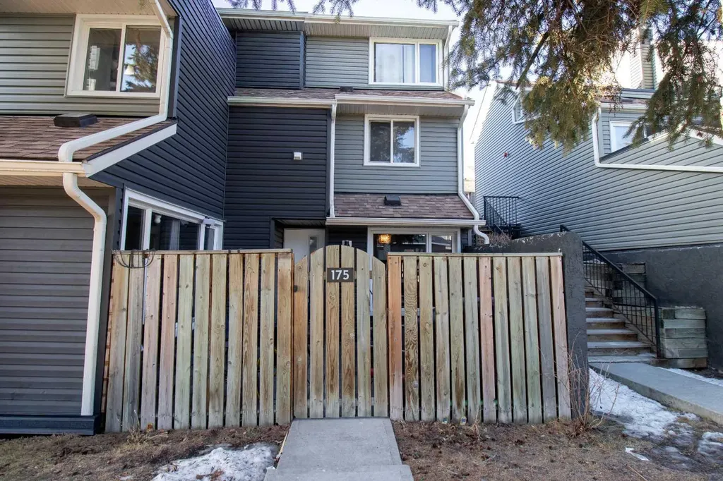 77 Glamis Green SW Calgary AB T3E 6T9