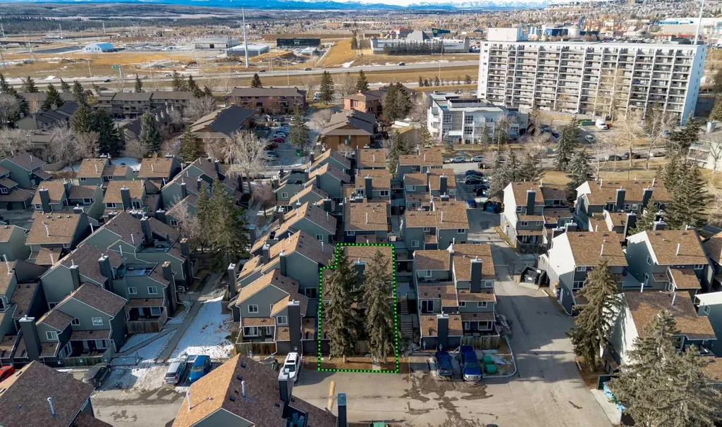 77 Glamis Green SW Calgary AB T3E 6T9