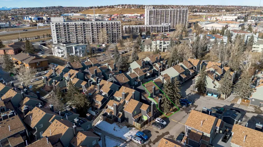 77 Glamis Green SW Calgary AB T3E 6T9