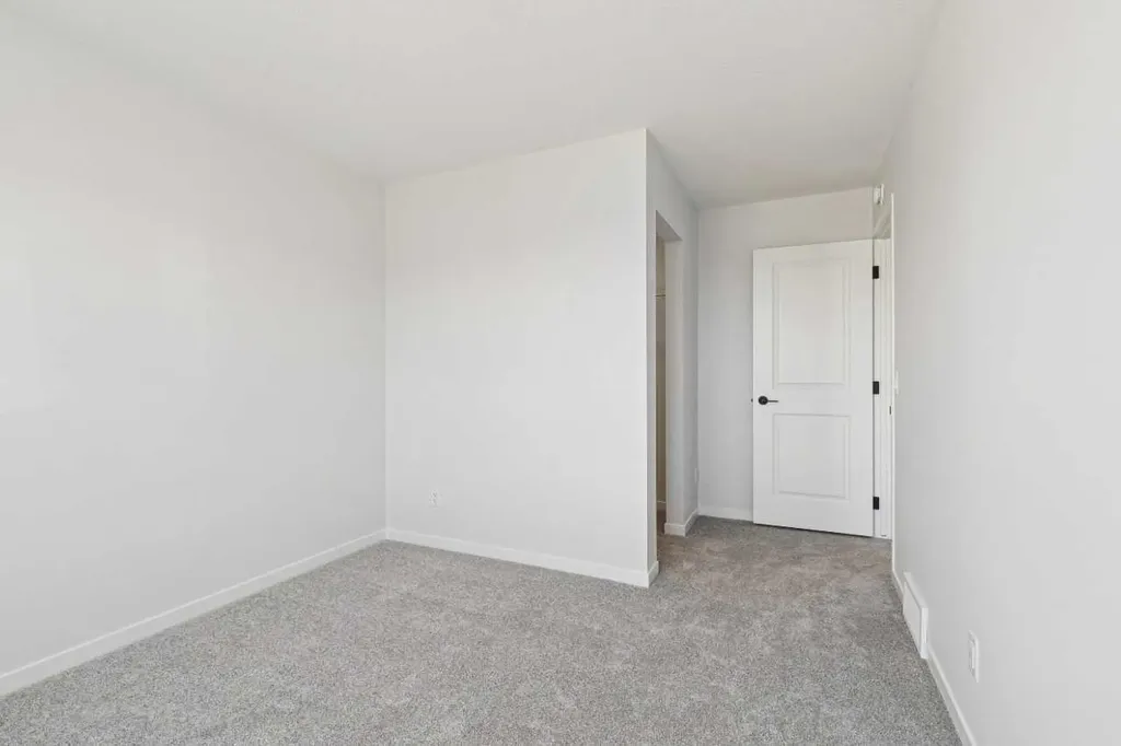 572 Belmont Heath SW Calgary AB T0L0X0