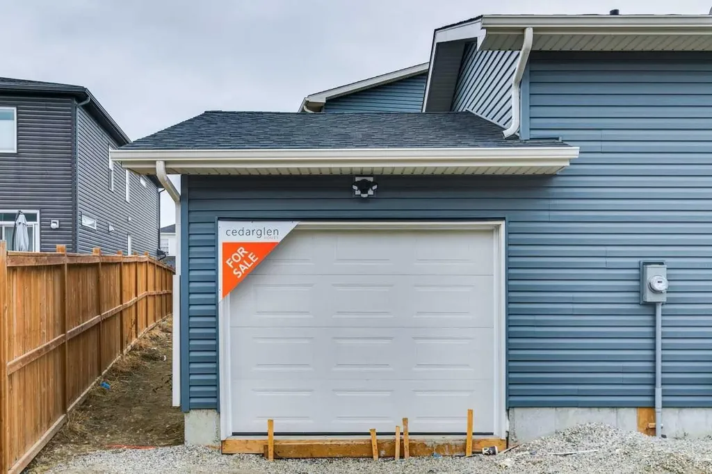 572 Belmont Heath SW Calgary AB T0L0X0