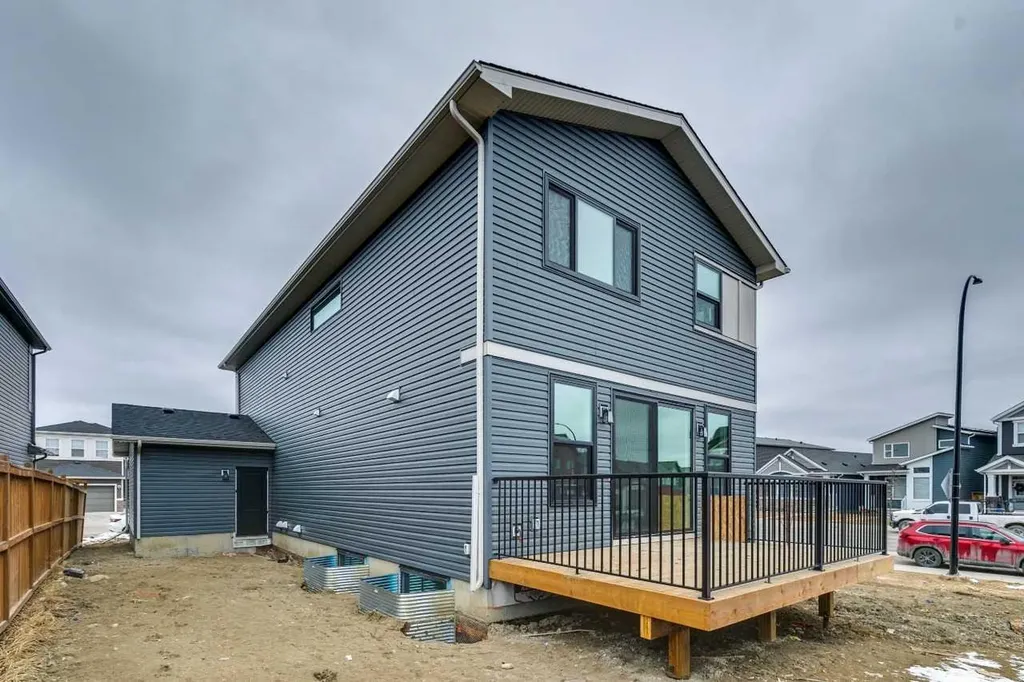 572 Belmont Heath SW Calgary AB T0L0X0