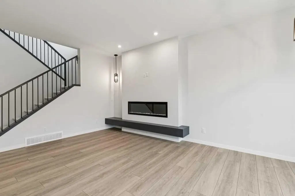 572 Belmont Heath SW Calgary AB T0L0X0